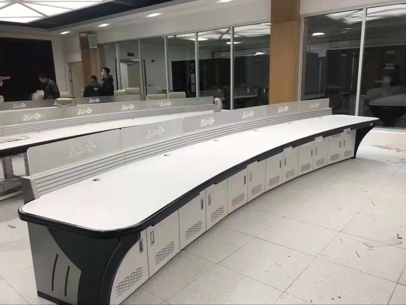 ̨
